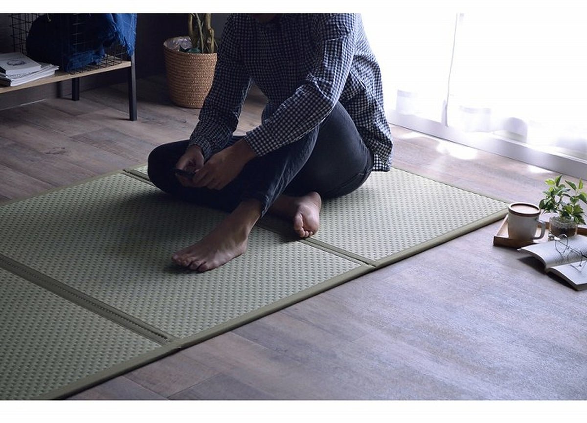 Tri-Fold Tatami Mattress 100×210 cm (Single) — lifestyle